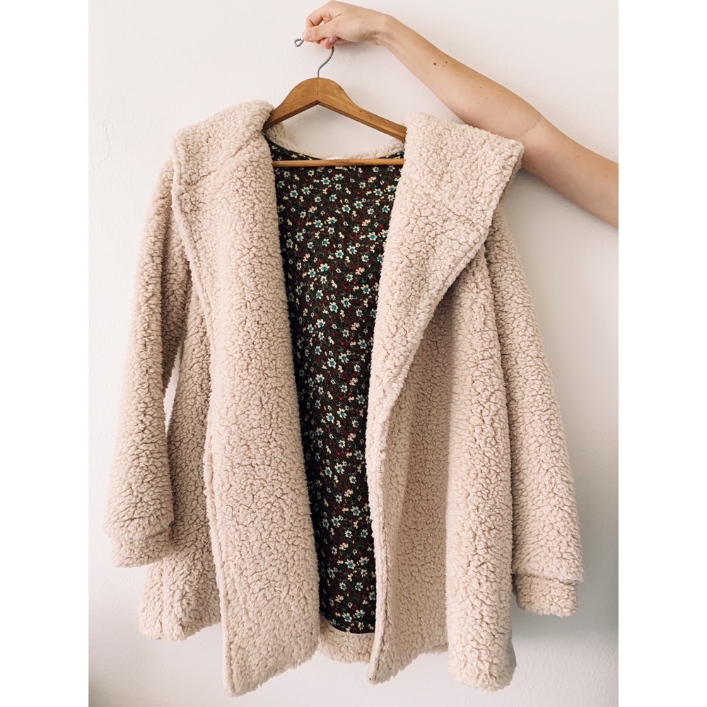 Oversized white Sherpa coat size S